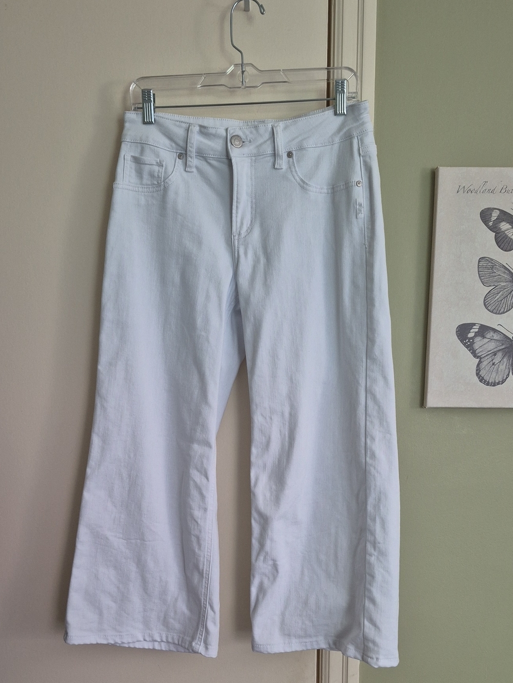 EUC Silver Brand White Wide Leg Crop Jeans, 28
